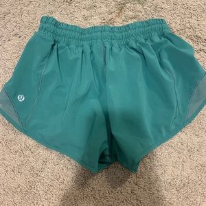 Lululemon size 4 2.5 inch hotty hot shorts teal/green/blue